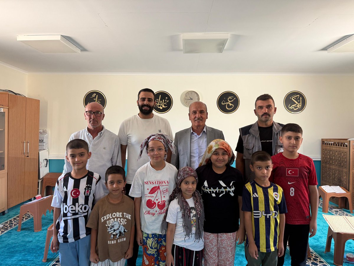ihsanozbay44's tweet photo. “Sizin en hayırlınız, Kur’an’ı öğrenen ve öğreteninizdir.” (Hadis-i Şerif)

#İlmin, #ahlakın ve manevi değerlerin ışığında yetişen evlatlarımızla bir araya gelerek onların heyecanına ortak olduk. #Kur’an-ı #Kerim’i öğrenen, milli ve manevi değerlerimizle yetişen her bir evladımız, geleceğimizin en büyük teminatıdır.

Yavrularımıza Kur’an-ı Kerim’i büyük bir özveriyle öğreten, onların ilim ve ahlak yolculuğuna rehberlik eden tüm hocalarımıza ve eğitimcilerimize teşekkür ediyorum.

Rabbim evlatlarımızın yollarını ve bahtlarını açık eylesin. İlimlerini bereketli, istikballerini hayırlı kılsın.