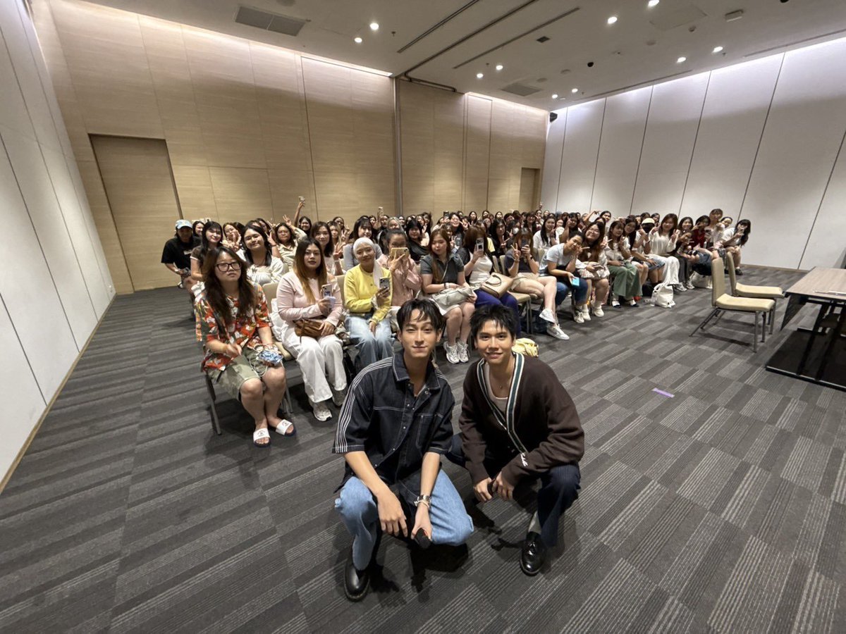 chimon_official's tweet photo. ขอบคุณแฟนคลับทุกคนที่มาหาพี่ซิงน้องชิม่อนในวันนี้กันน๊าา มาเติมเหมียววกันเยอะมากๆ 🙏🏻💛

ฝากติดตามและเป็นกำลังใจให้พี่ซิงน้องชิม่อน กันเยอะๆนะค้าบบบบ 🤎💛🫶🏻

#งานมหกรรมนิยายนานาชาติ2026xSingChimon
#ชิม่อนวชิรวิชญ์ #ChimonWachirawit https://t.co/rZCCsIT66U