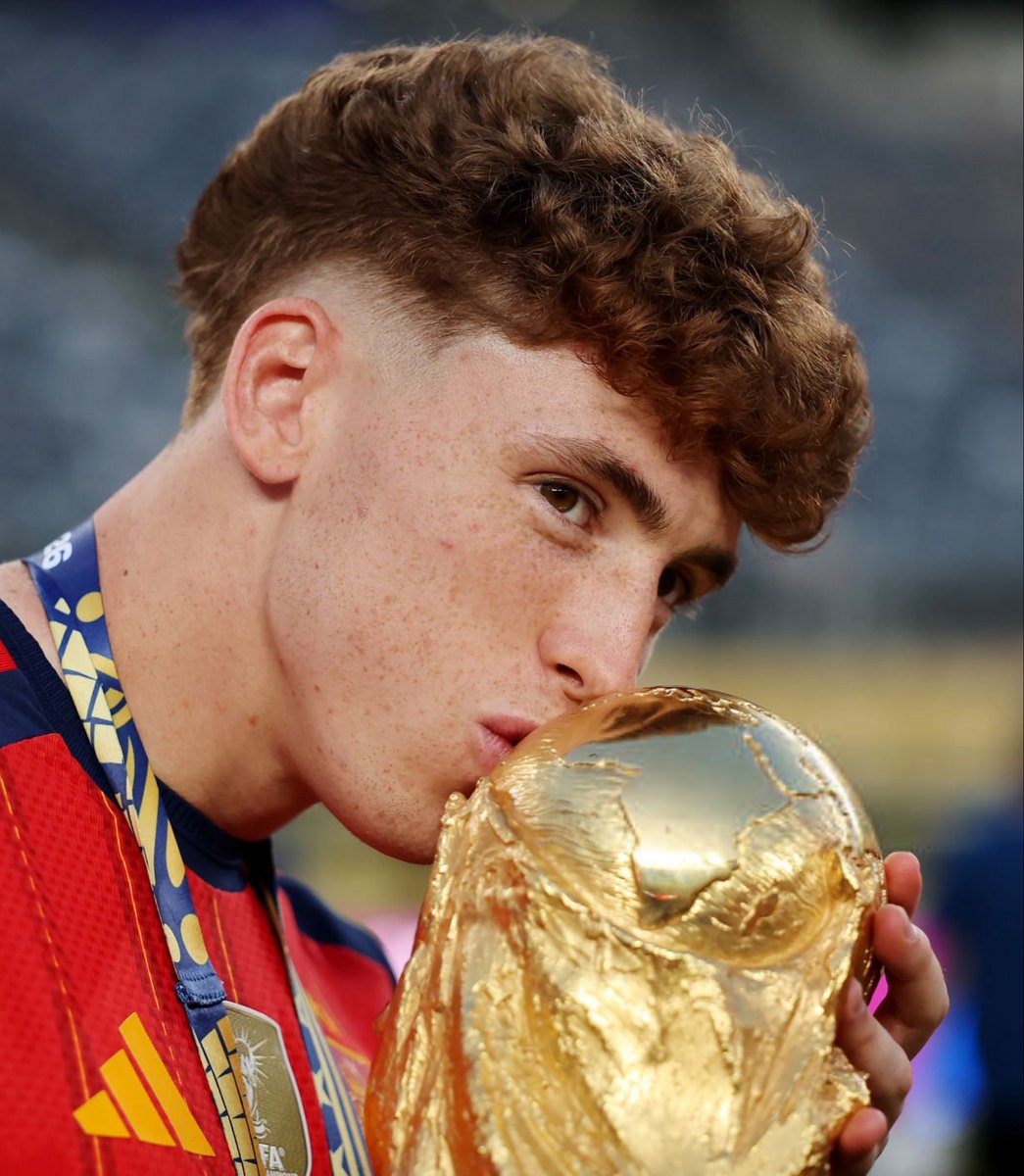 ActuFoot_'s tweet photo. 🚨 LE MERCATO DES JOUEURS FORMÉS AU REAL MADRID EST TRÈS AGITÉ CET ÉTÉ !!! 🤍👇

🇦🇷Nico Paz à Côme pour 60M€
🇪🇸Gonzalo Garcia à Fulham pour 40M€
🇪🇸Victor Muñoz à Liverpool pour 40M€ 
🇪🇸Mario Gila à l’AC Milan pour 30M€
🇺🇾Álvaro à Bournemouth pour 25M€
🇪🇸César Palacios à Fulham pour 10M€
🇪🇸Jacobo Ortega à Strasbourg pour 8M€
🇪🇸Victor Valdepenas à la Fiorentina pour 8M€
🇪🇸Fran García au Real Betis pour 4M€
🇪🇸Mario Martín à Getafe pour 3,5M€

Sur les 228,5M€ générés par ces transferts, le Real Madrid a empoché 196M€ grâce aux ventes directes et aux différentes clauses. 🤑