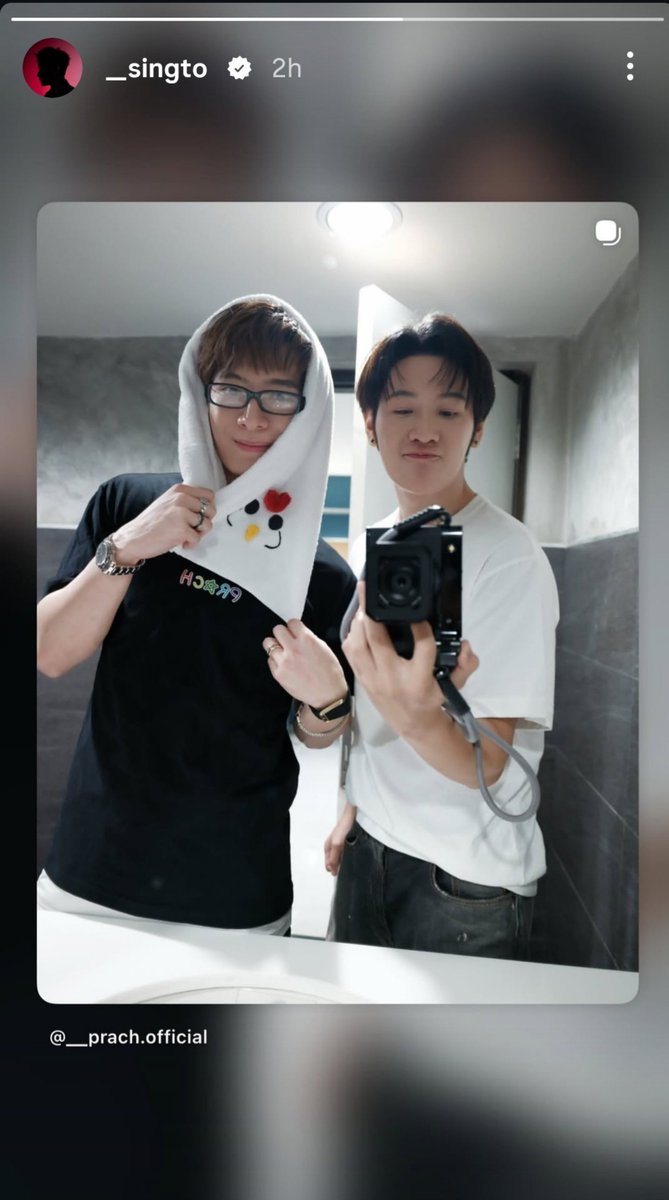 amhalohola's tweet photo. พี่ไก่คะ พี่ไก่ทำถึงมาก 
โอ้ยยย...อวดผ้า อวดแฟน 
ให้มันโสดก็เฉพาะแฟนคลับนี่ล่ะค่าา 🤣🤣

Cr. IGS คุณสิงโต
#คริสสิงโต
#ทีมพีรญา https://t.co/9krhLRavyv