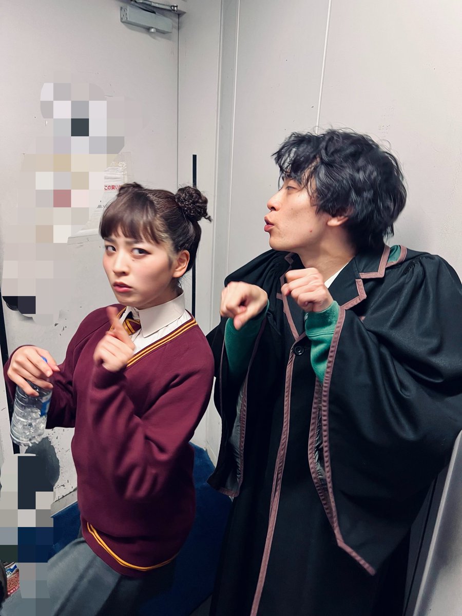 momokasatake's tweet photo. 本日もマチソワありがとうございました🪄
考えて感じてトライして楽しい~今日も発見がたくさんあったど~💡夜のいとこは信頼の藤田氏。色んな顔を見せてくれるので受け取るものが沢山です。毎回楽しい旅をありがとう🕊️裏でも表情豊かだね。NG確認済みです。彼にNGはあるのか…またっ🚂
#ハリポタ舞台 https://t.co/OaKY9nC1Yr