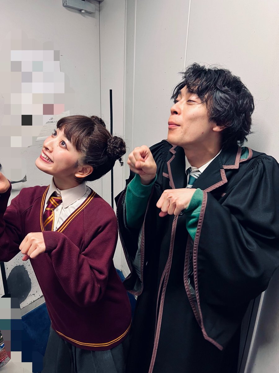 momokasatake's tweet photo. 本日もマチソワありがとうございました🪄
考えて感じてトライして楽しい~今日も発見がたくさんあったど~💡夜のいとこは信頼の藤田氏。色んな顔を見せてくれるので受け取るものが沢山です。毎回楽しい旅をありがとう🕊️裏でも表情豊かだね。NG確認済みです。彼にNGはあるのか…またっ🚂
#ハリポタ舞台 https://t.co/OaKY9nC1Yr