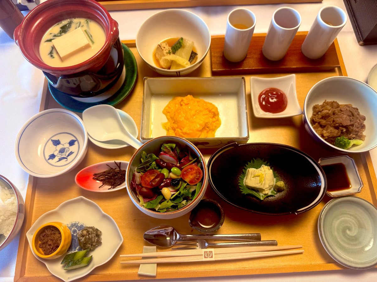 uni_poca's tweet photo. 酒飲み親子そろたらご飯前に数缶空いて、酔っ払って今回写真残すん忘れてた🥹笑
今回も良きだった🥰
また良い宿見つけよっと🫶
今日から数日だけ幸せの実家やけど猫アレルギー爆誕してるかゆすぎ🥹 https://t.co/FDOUDk05j4