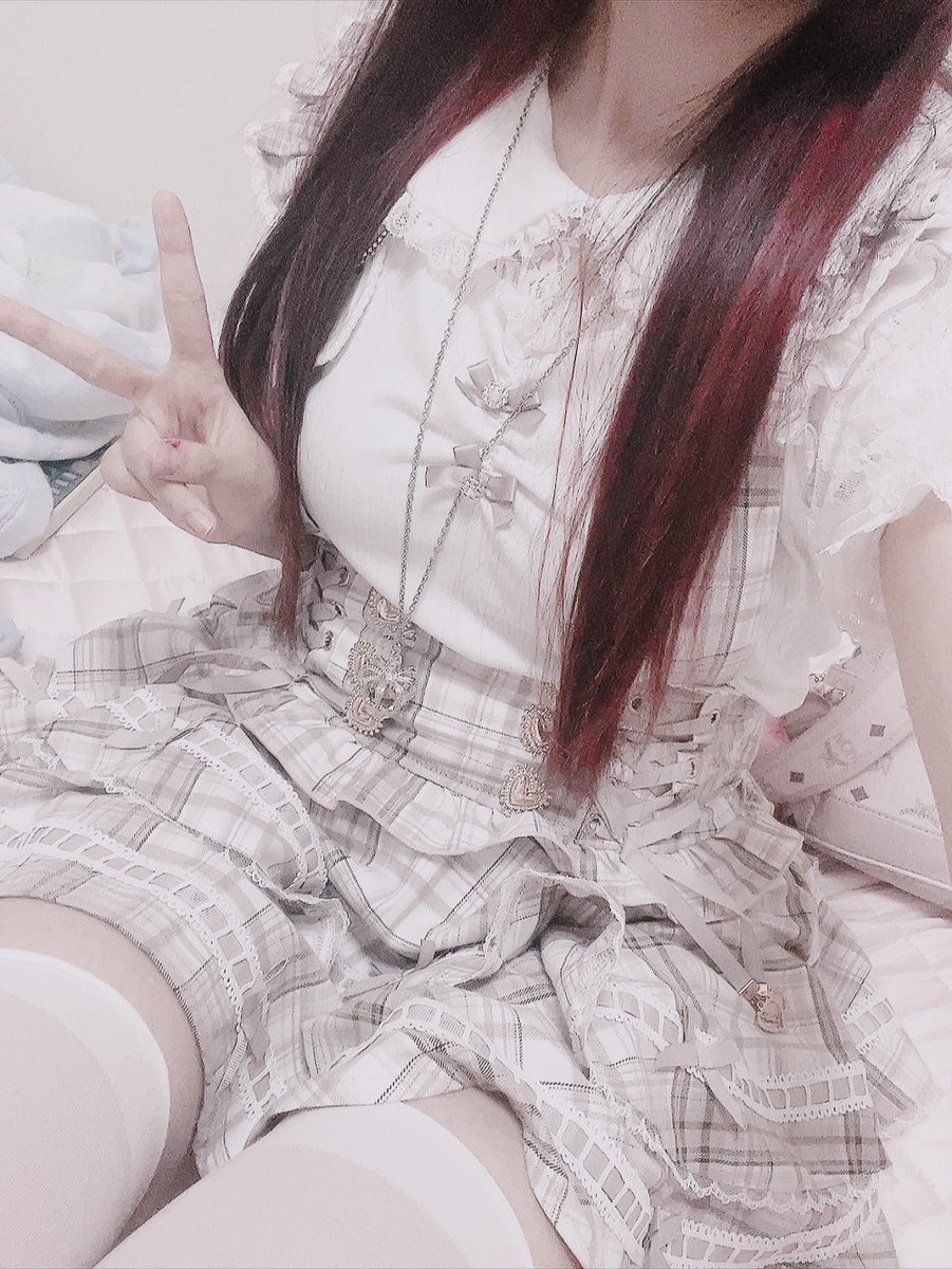 OverDose_0129's tweet photo. このスカートかわいいすき https://t.co/B98JokJWFe