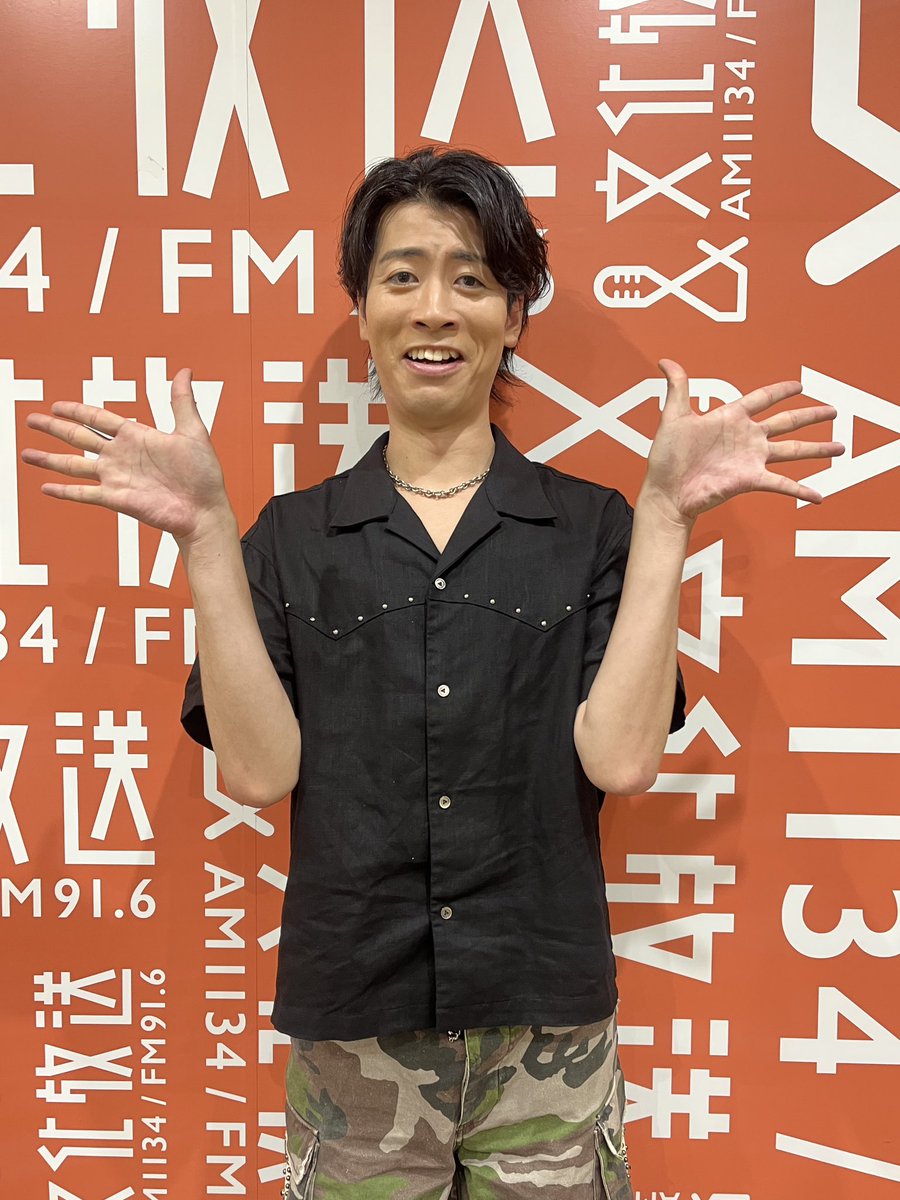 reco_thursday's tweet photo. ／
この後、23時台は…

ラッパーの SKRYUさんが生登場👀✨
＼

どんなトークになるのか…⁉️
お楽しみに🎶

📩 reco@joqr.net

📻 #radiko はコチラから↓
https://t.co/OttES9Aw2D 

@skryu_des
#SKRYU 
#レコメン #MILK #吉田仁人 https://t.co/drbW5yrFE1