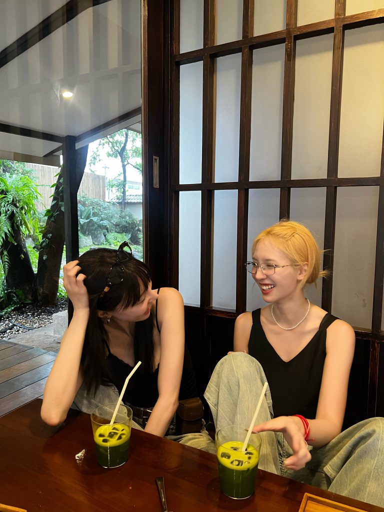 janurfavor's tweet photo. แต่ละรูปที่จิงจิงมาอวด ใครจะสู้ได้วะ https://t.co/s9G1cnQ0ON