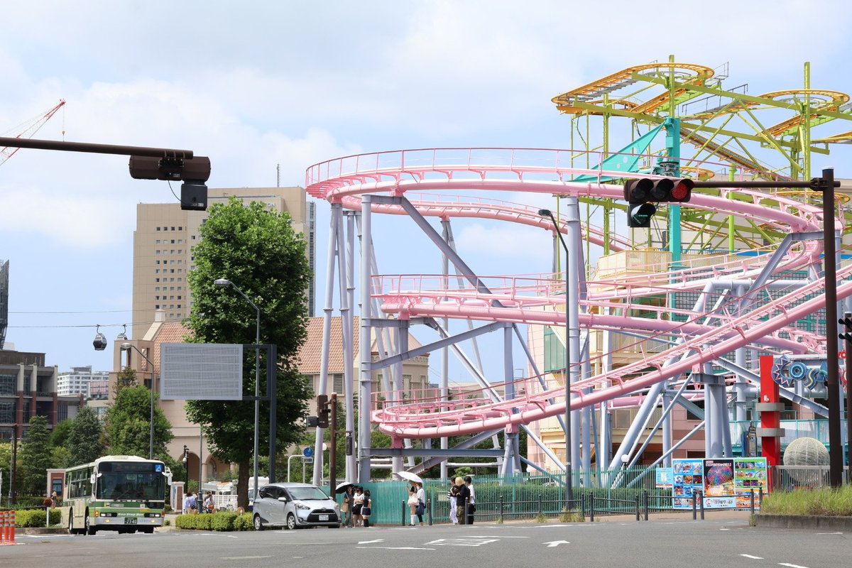 taguchixtu's tweet photo. 4社局コラボツアーの車両紹介その3は、相鉄バス1701号車です。2007年に導入されたペタノン。形式はPJ-MP37JKで、旭営業所所属です。相鉄バスではラス1だそうです。海老名はいすゞか西工ばかりなので、ペタノンは新鮮。ツアーのパンフでは、関東でもラス1となっていましたが、せ110(M尺)もいますよねw https://t.co/wGjYrNEjLA