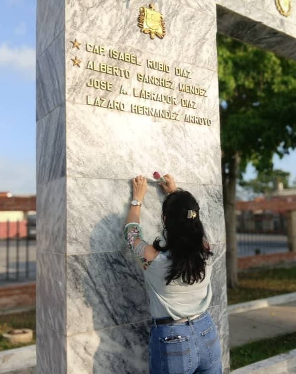 YamileRamosCord's tweet photo. Ellos no están ni olvidados ni muertos.  Honor y gloria a los Mártires de la Revolución Cubana.  #CubaViveEnSuHistoria #PinardelRío https://t.co/HSIKouCg06