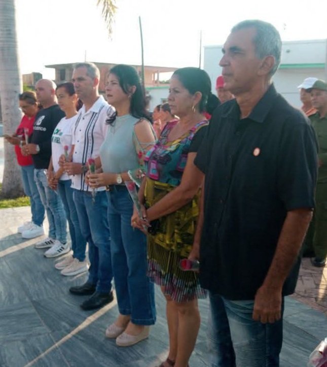 YamileRamosCord's tweet photo. Ellos no están ni olvidados ni muertos.  Honor y gloria a los Mártires de la Revolución Cubana.  #CubaViveEnSuHistoria #PinardelRío https://t.co/HSIKouCg06