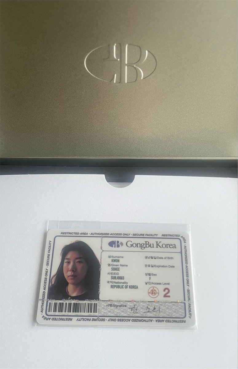 ay_shc's tweet photo. Gongbu届いた！📦
IDカードはsogumnちゃまでした　キラキラで作り凝ってて良い~！ https://t.co/PZL8kyOBFG