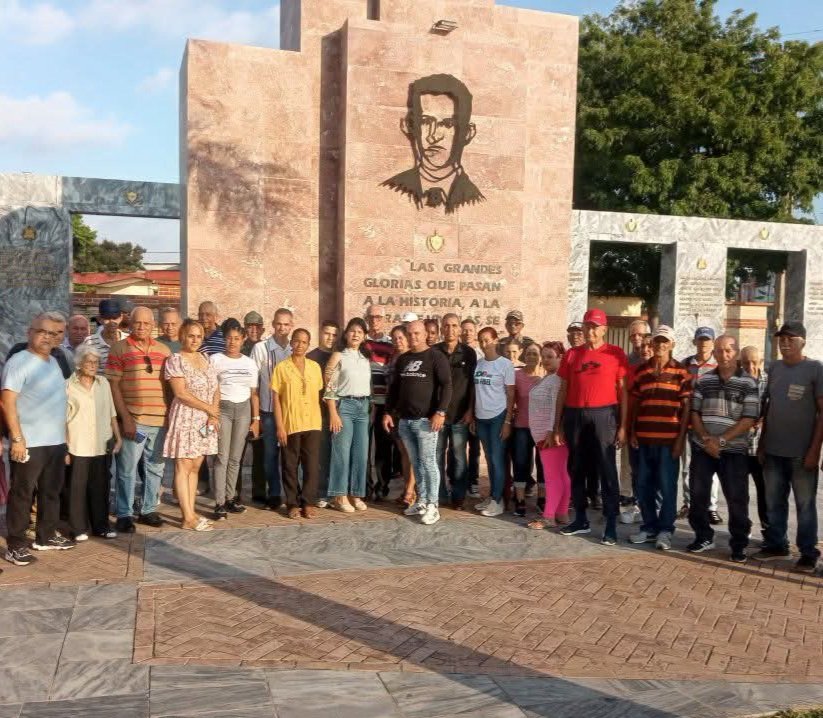 YamileRamosCord's tweet photo. Ellos no están ni olvidados ni muertos.  Honor y gloria a los Mártires de la Revolución Cubana.  #CubaViveEnSuHistoria #PinardelRío https://t.co/HSIKouCg06