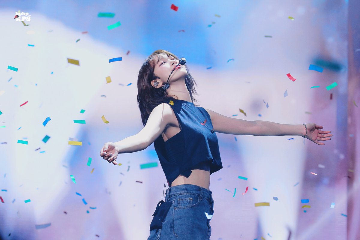 Mogugu_927's tweet photo. May your new year be filled with sold‑out concerts, warm fans and new chances to show your wonderful talent to the whole world.

TIME TO CELEBRATE CHAEWON
#TimeToChaelebrate
#여름의인트로_김채원 https://t.co/k0hiMqs2Qb