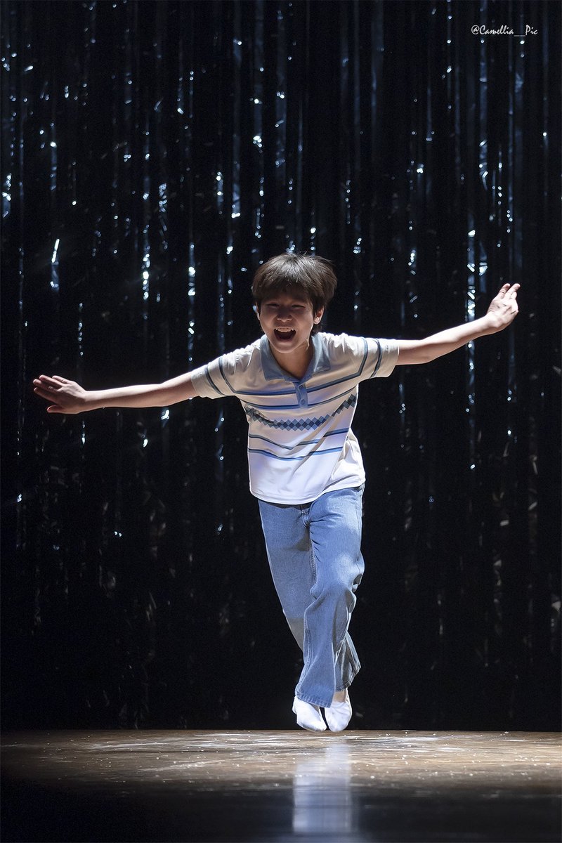 Camellia__Pic's tweet photo. 260725 낮 빌리 엘리어트 막공 무대인사
빌리 #김우진 https://t.co/KJjkt6Lcmw