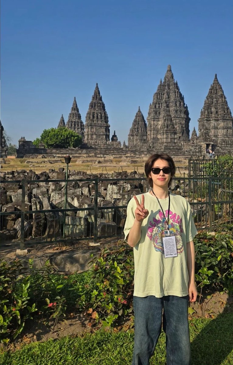 gaonsites's tweet photo. 🐥 "this was when we went to prambanan jazz festival~ it was when i traveled by myself. i got a nice shot there"

(ft. a bit hd ver of this photo 🤍) https://t.co/3xmk0feAY8