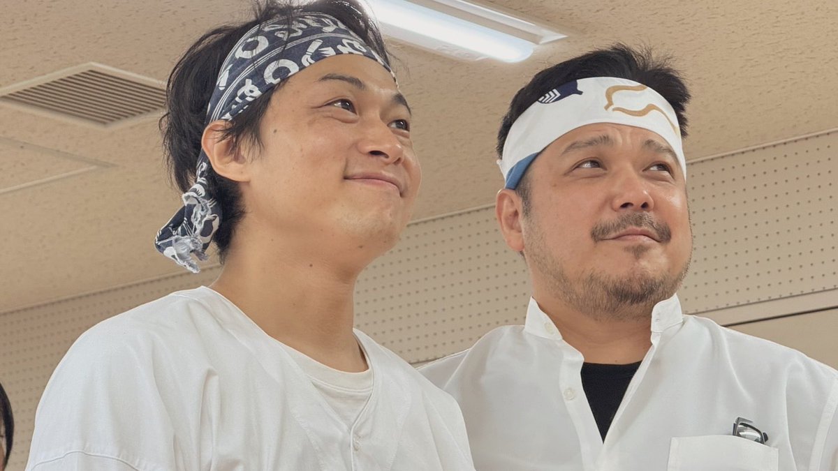 045syndicate's tweet photo. ドリル饅頭本公演
『桃燕飯店〜煥発』
8/6〜8/9、いよいよ来週開幕！
稽古は熱気にあふれ、芝居が練り上がっていきます。
写真は昨夏045syndicate『夏の夜の夢』にも出演してくれた小山のトシくんと、ハマの夜空に浮かぶゴッホ的な月。

#タオヤン飯店　ハマで待ってるぜ！

https://t.co/rS6k7X6P3l https://t.co/BNQBSTTAWd