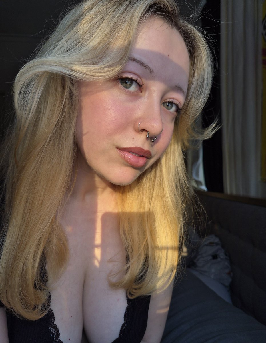 vamprissa's tweet photo. ⋆༶⋆˙.⋆hii ❤︎ looking for moots⋆.˙⋆༶⋆
°name: rissa !
❥ | she / her , 26 ❀ || MDNI !
❥ |✯ Faves • Valorant♤, vampires hehe, hunger games 
❥ | gaming • pc
• want to grow a following so I start streaming on twitch again
I dye my hair alot
say hi to be moots! ᵕ̈ https://t.co/xBrzKMwDeZ