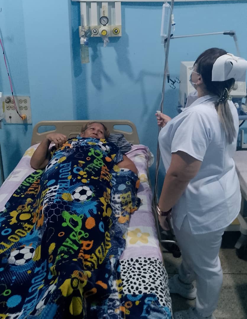 cubacooperaven's tweet photo. Desde el estado Sucre (Municipio Bermúdez), destaca la labor diaria en salud: el Dr. Jesús Rafael Fournier en el Cuerpo de Guardia del CDI Simón Bolívar, la Lic. Lianet Silva en su sala de terapia, y la Lic. Mileidys Vega en la SRI de Macarapana. 🇨🇺🩺 https://t.co/ok47A2QyQ8