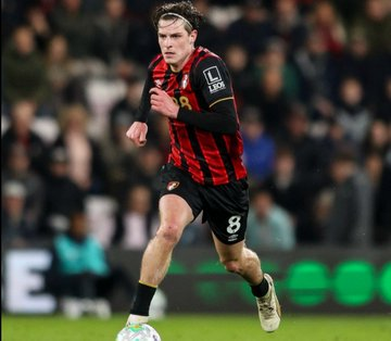 UtdDistrict's tweet photo. 🚨🎙️ | @JacobsBen on Alex Scott: 

"Chelsea are ahead in the sense that they've bid and #mufc HAVEN'T!  

"Reports that Scott would be available for £60m were always wide of the mark

"Bournemouth sources indicate they expect to KEEP SCOTT!"

[@UnitedStandMUFC] https://t.co/mvrBG2Cn2O