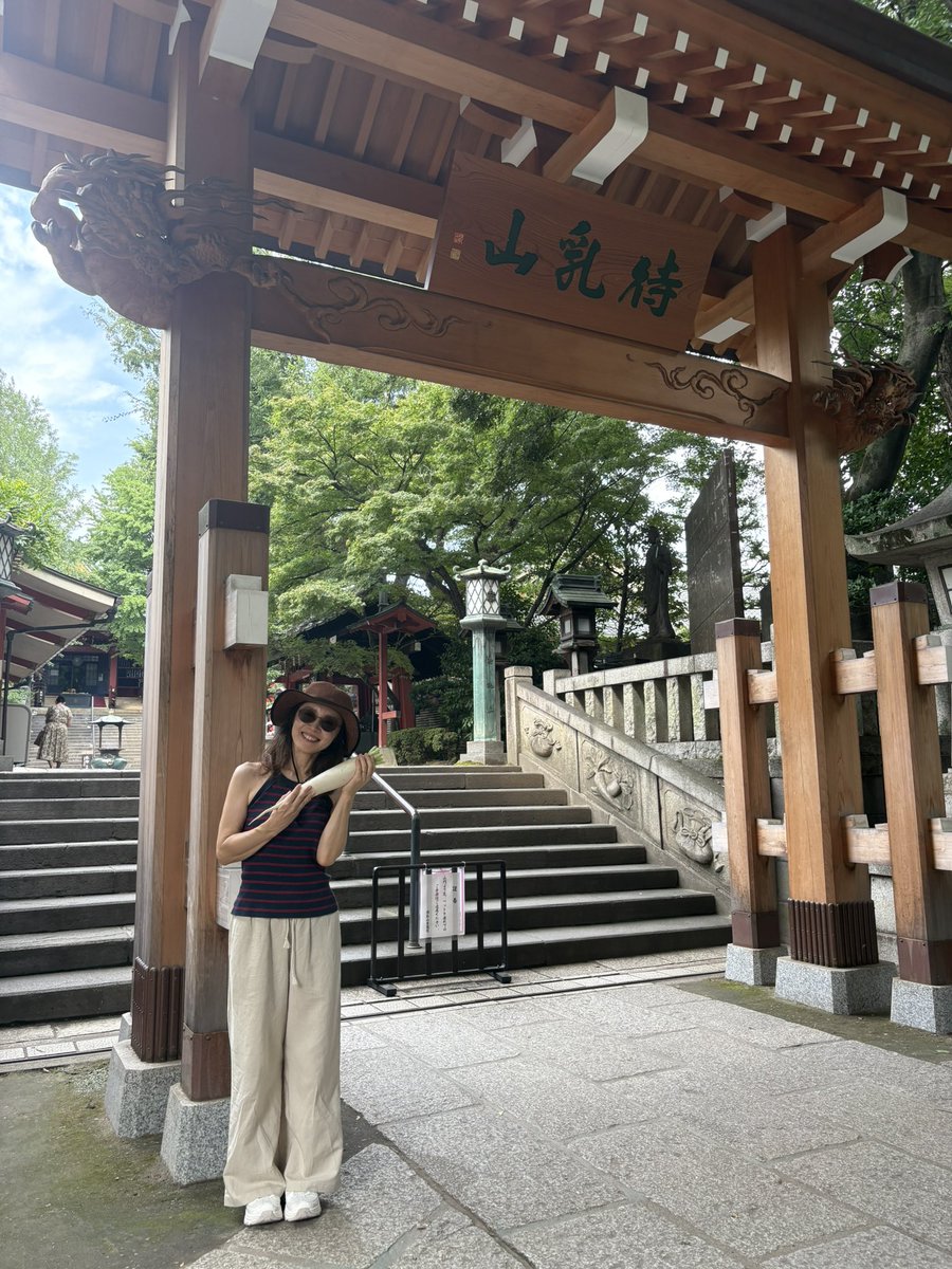 MireiAsaoka's tweet photo. 必ず願い事が叶うと友人が教えてくれた浅草の待乳山聖天。『StageIV』の撮影前に「無事にクランクアップして、特別試写会で夫と一緒に登壇出来ますように」と大根をお供えしてお願いしました。
願いが叶ったので、今日はお礼参りに行ってきました✨🙏
#待乳山聖天
#大根寺 https://t.co/AewMPpR9bY