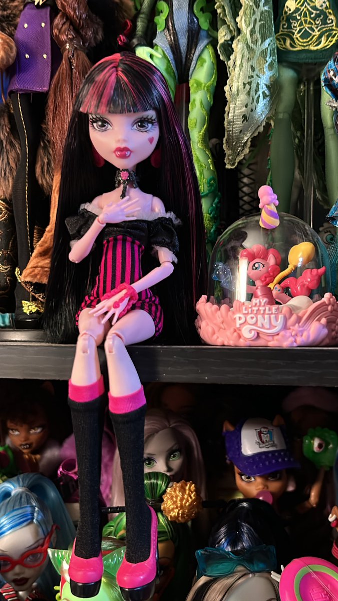 MaddiesMorgue's tweet photo. pretty, pretty ghoul https://t.co/ArOZfPqpdw
