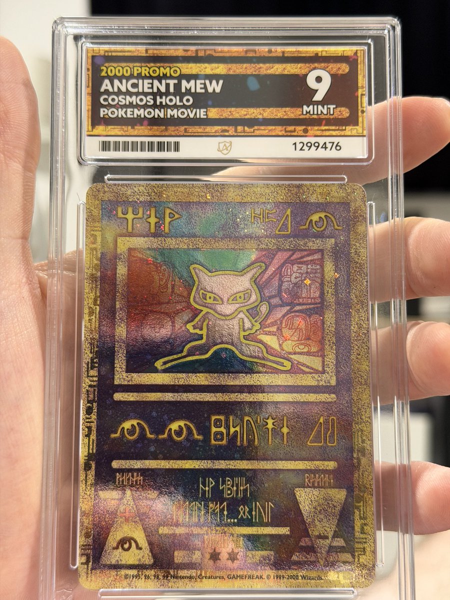 AnonRips's tweet photo. Ancient Mew 2000 🔮 https://t.co/kqGo201EDR