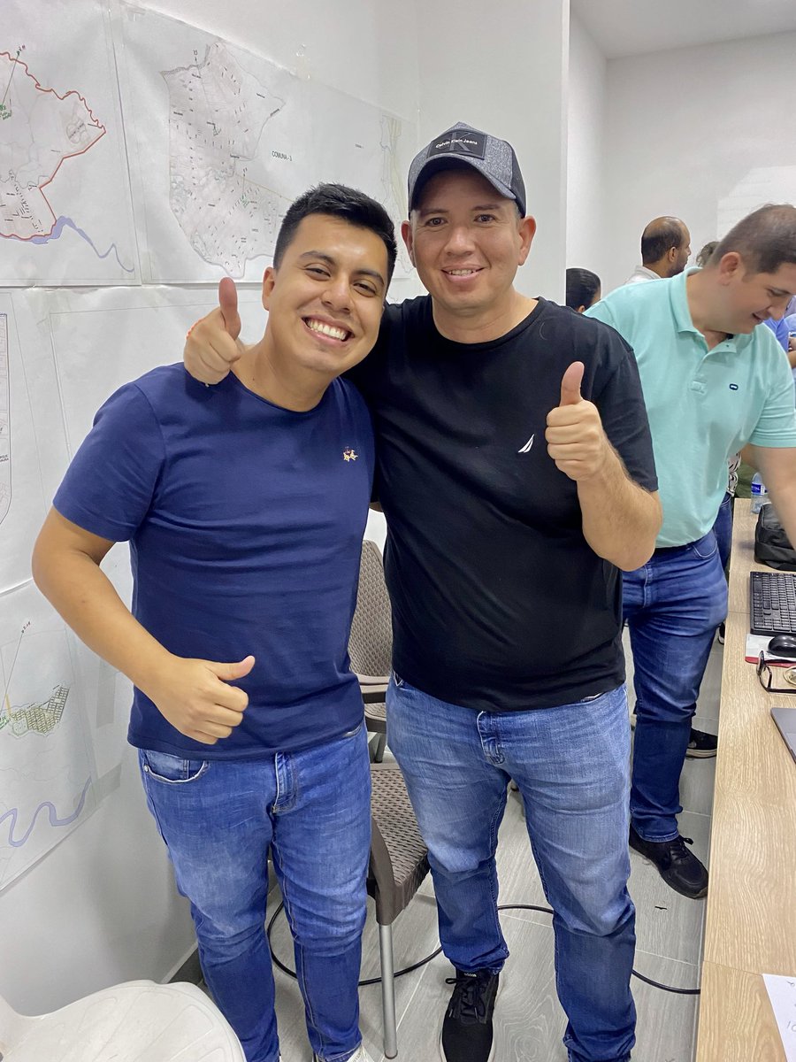 mateosanchezr_'s tweet photo. Hace 3 años, cerca de 20 mil metenses depositaron su confianza en mi amigo Carlos Collazos. Hoy se hace justicia y regresa a la Asamblea Departamental del Meta.

Con su regreso, Dios, la familia, la inclusión de las personas con discapacidad, el emprendimiento y la tecnología vuelven a tener voz en nuestro departamento.

Una credencial ganada con el respaldo de la gente y el trabajo de un gran equipo.

Este triunfo también es de Óscar Apolinar, quien, con su fe inquebrantable, lideró y acompañó este proceso hasta el final.

¡Felicitaciones, amigo diputado Collazos! Dios tiene el control. 

Lo mejor está por venir. ¡A seguir trabajando por nuestra tierra y por nuestra gente!