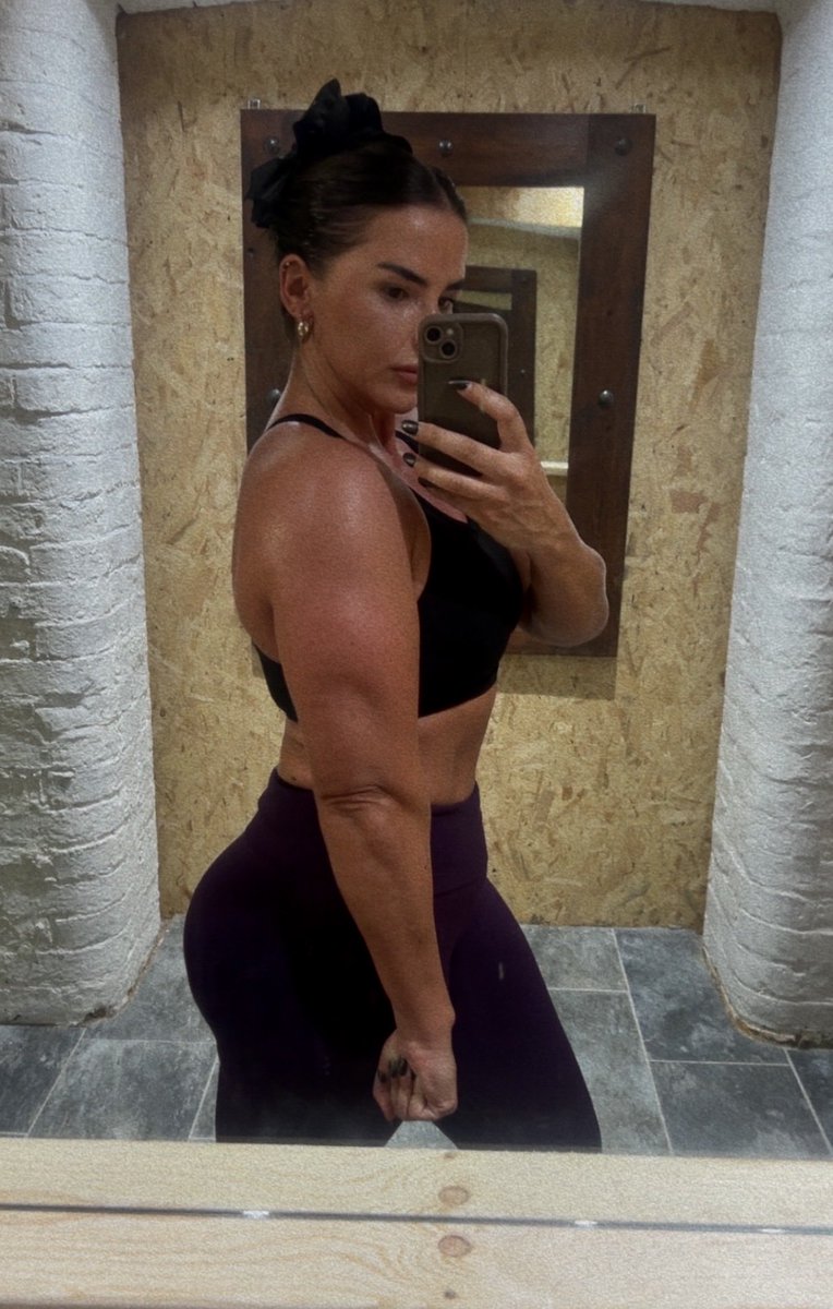 CarlyJs88's tweet photo. Full upper body done with Boss man and a 5k run to finish 🔥💪
Feeling good 😎 https://t.co/rDCjZc7too
