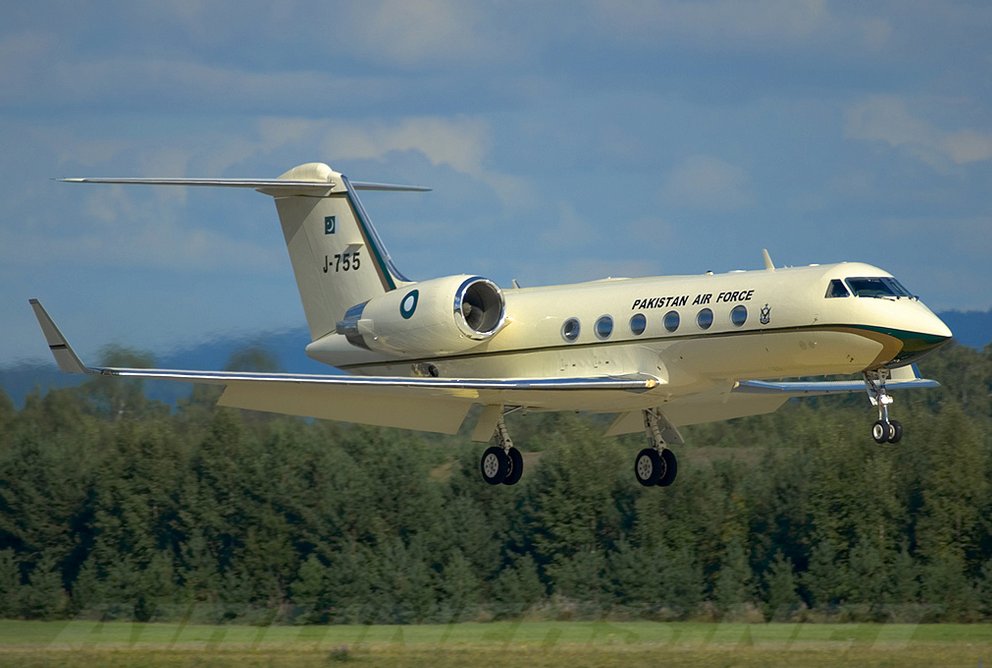 RA__DA5's tweet photo. Should govt buy new Bombardier Global 6000 VVIP jets or stick with existing ones amid austerity? Thoughts? https://t.co/KF9jw7FIJh