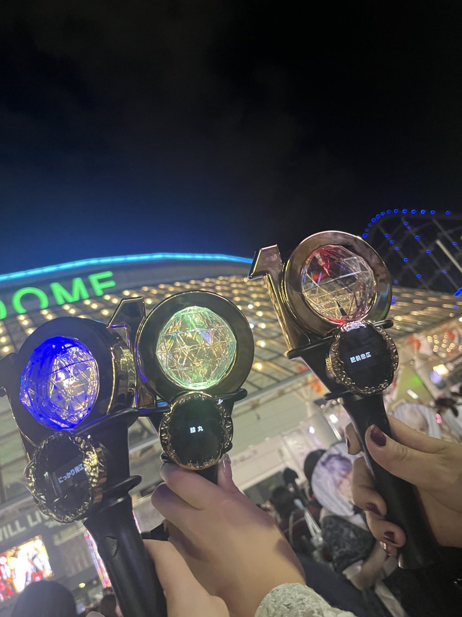 burikubo82195's tweet photo. 初東京ドームから1年……早すぎやって……😇😇😇
3枚目は友達と推しの団扇で巫山戯てホテルごっこした時のやつ😌 https://t.co/pOYKVUTU5E