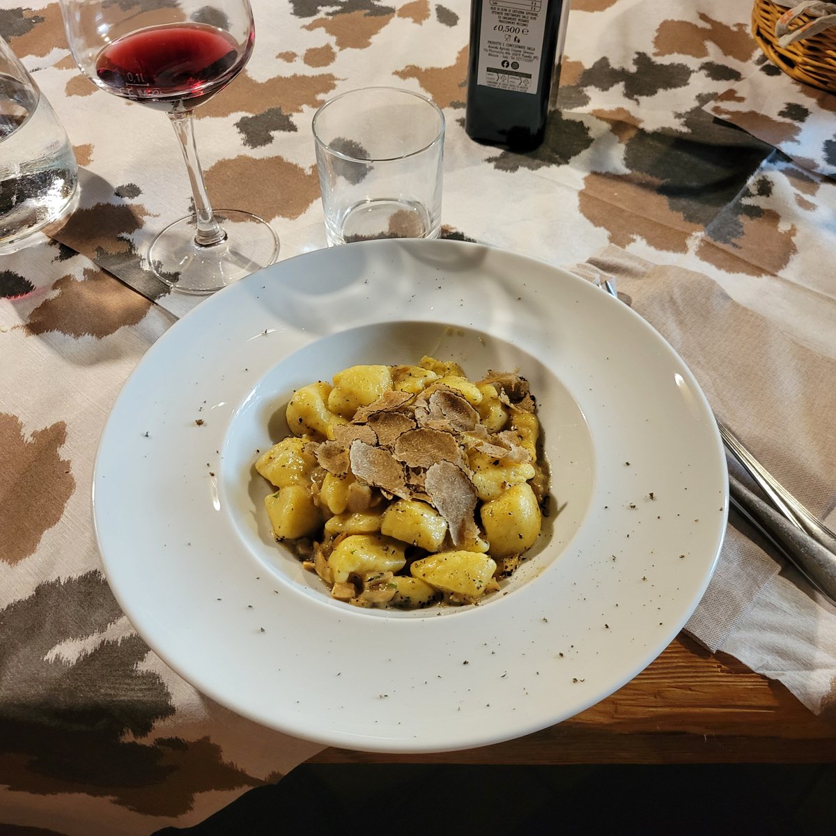 decimfrance's tweet photo. Jai oublié de prendre en photo le 3e plat de gnocchis dévoré en 3 jours https://t.co/jEzQYjjcfJ
