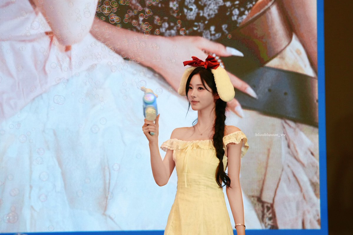 bluubluue_vv's tweet photo. 20260727 BEIJING ppmq

#MEOVV #미야오 #ANNA #안나 https://t.co/6jGXsh9WIe