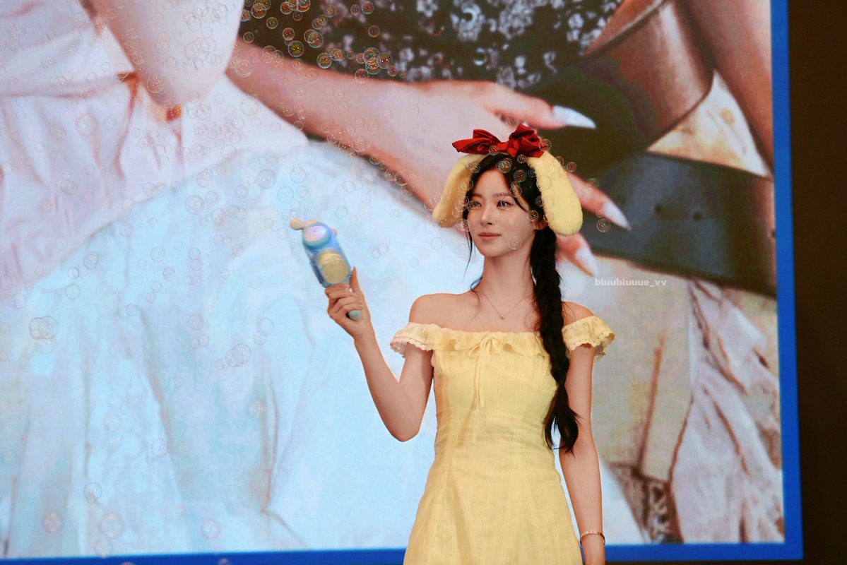 bluubluue_vv's tweet photo. 20260727 BEIJING ppmq

#MEOVV #미야오 #ANNA #안나 https://t.co/6jGXsh9WIe