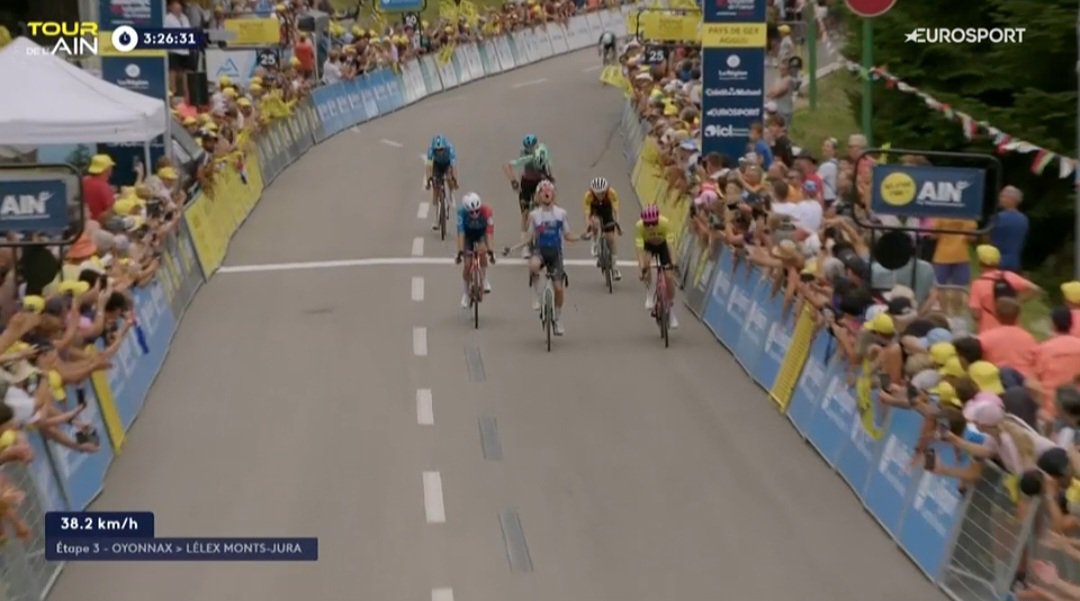 LeGruppetto's tweet photo. Axel Mariault (CIC Pro Cycling Academy) remporte la 3e et dernière étape du Tour de l'Ain ! Le Français (28 ans) décroche son premier bouquet pro devant Markel Beloki (EF Education-Easypost). L'Espagnol (21 ans) triomphe lui au général, devant Mariault. #TDA2026 https://t.co/cN8p1Ql9Tj