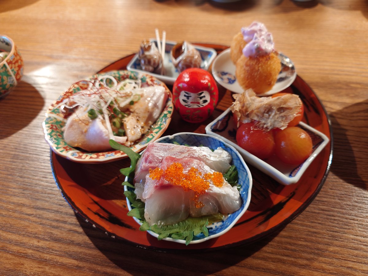 die_10th's tweet photo. 先日のごはん🍻
おばんざい5種盛りとお酒✨
その他にもたくさん食べたけど、写真撮る前に食べちゃった…🤪

#タカサキサカタ https://t.co/I9322INMZB