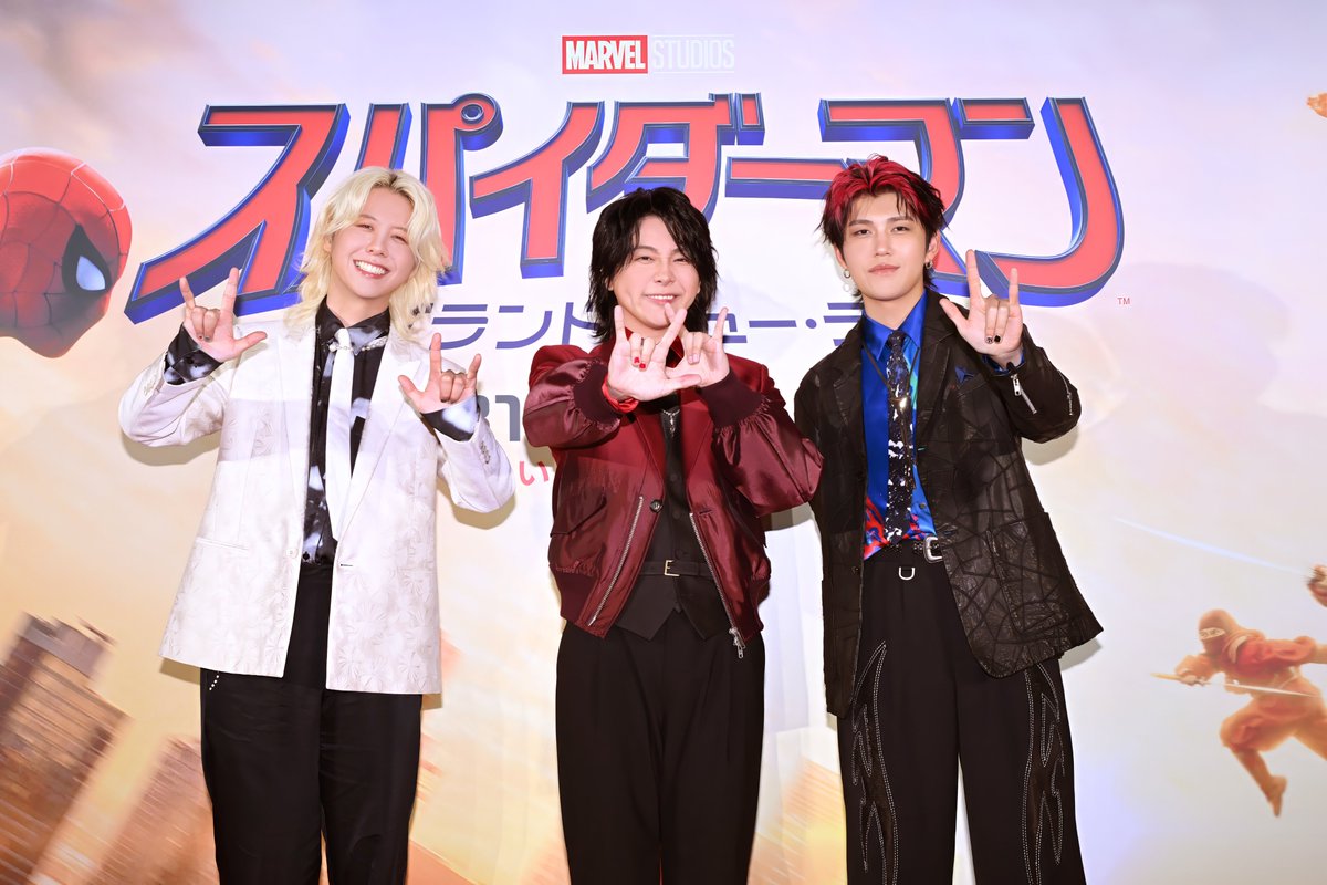 SpidermanMovieJ's tweet photo. 『スパイダーマン：ブランド・ニュー・デイ』
　🌏#スパイディ・ワールドツアー
　￣￣￣￣￣￣￣￣￣￣￣￣￣￣￣￣
　🇯🇵：ジャパンプレミア《レッドカーペット》

　▷#MrsGREENAPPLE
　「みんなネッドでいいですね(笑)」

なりたいキャラクターを聞かれ、
3人が挙げたのは
ピーターの相棒＜ネッド＞🕷️

「スパイダーマン好きだからこそ、
安易にスパイダーマンと言えない」とコメント

（3/7）