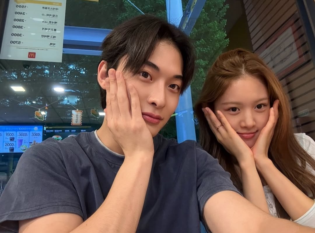 goldenjk7_'s tweet photo. It looks like Seowon and Minju are hanging out together 😆

#HeartSignal5 https://t.co/LE0kPW3wPu