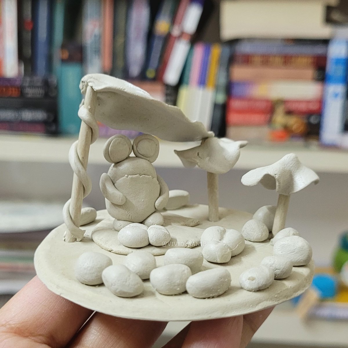 VividVaaniB's tweet photo. Creating little places I'd love to live in!!🤩🌿✨️

#ClayDay #Handmade https://t.co/RG4jjOY73n
