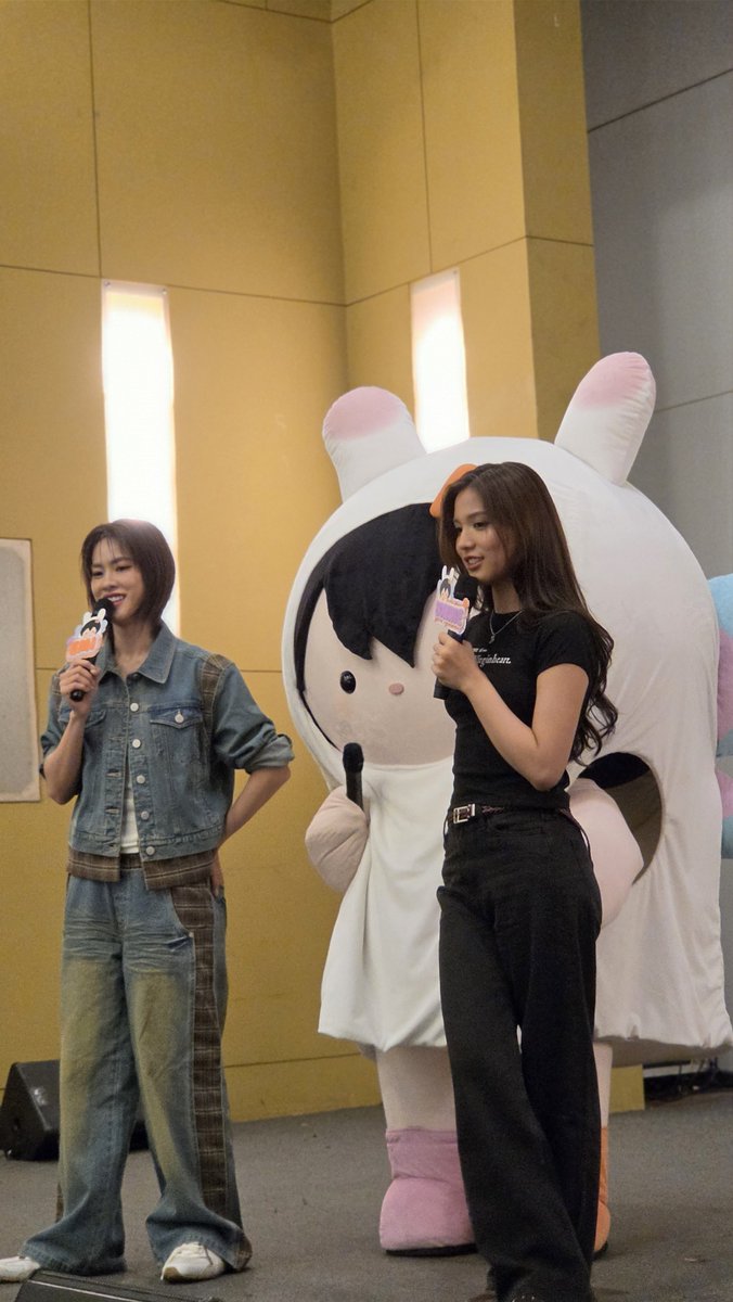 ANY tweet media