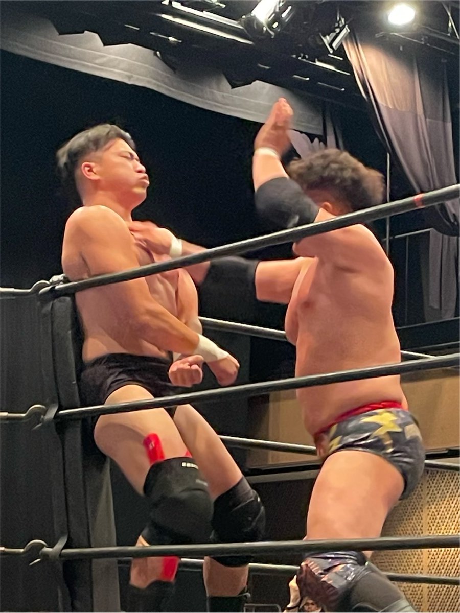 pw_jto_A's tweet photo. 大分大会ありがとうございました！🔥

岡崎恭也
最高にバチバチやり合える相手で、まだまだやり足りない！

そして、FTO代表！
アレは何ですか？

また、大分に JTO必ず帰ってきてその時も岡崎恭也と今日の続きやろうか！

FIGFT！🔥

#pw_jto 
#FIGFT https://t.co/EjnOYgSzn2