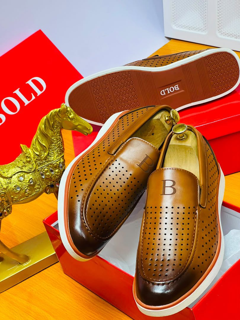 dinero_crocs's tweet photo. + Sizes 40 to 46 

Price: N45,000 https://t.co/C2aJolUxuH