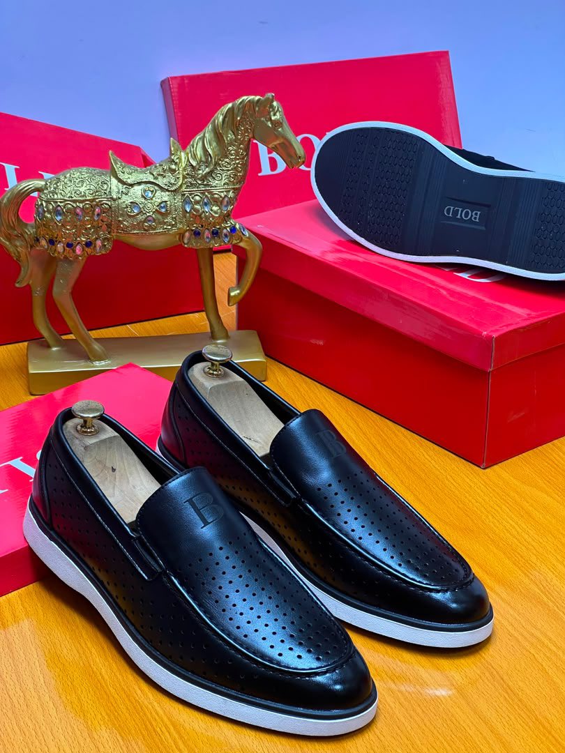 dinero_crocs's tweet photo. + Sizes 40 to 46 

Price: N45,000 https://t.co/C2aJolUxuH