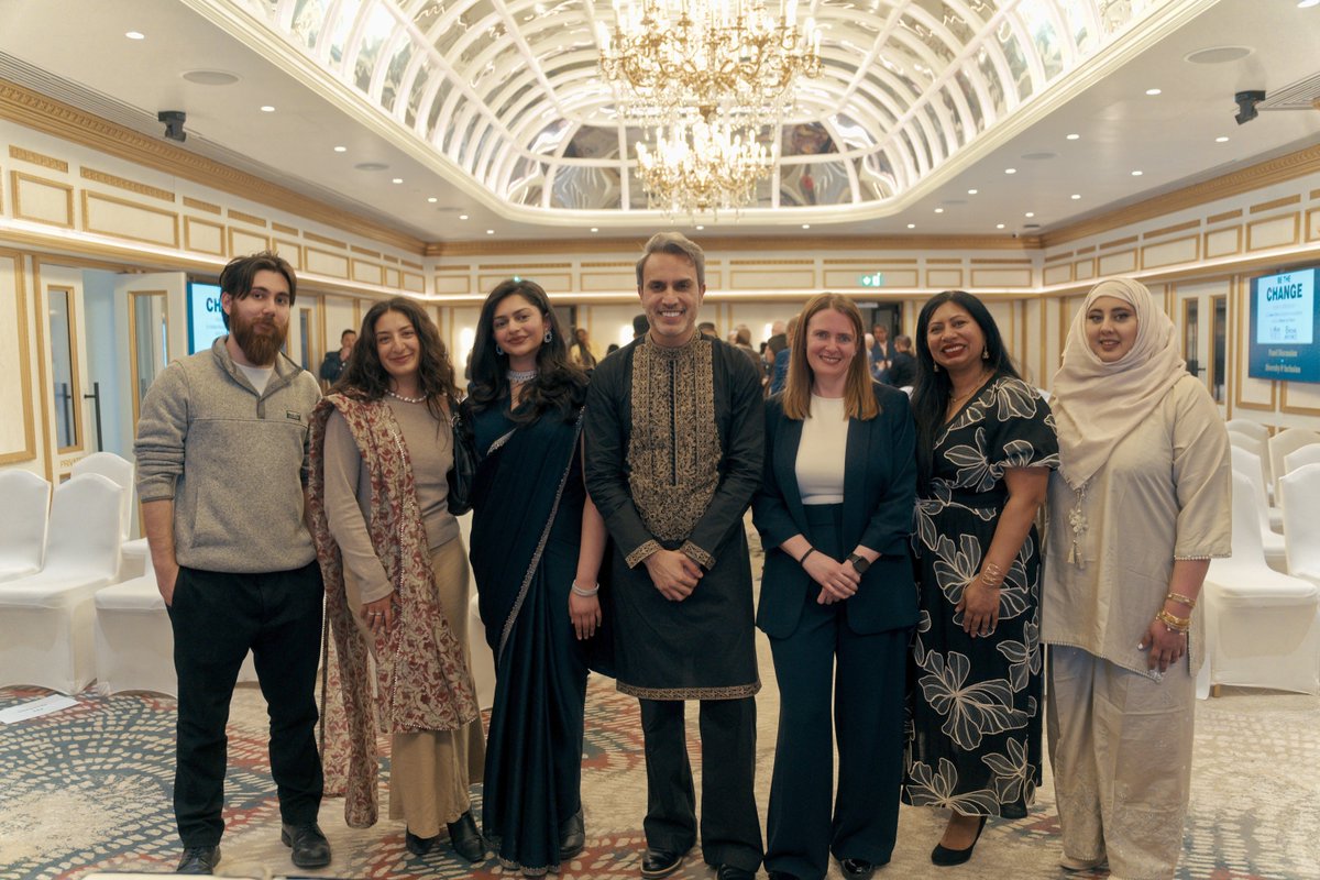 FaheemKhanFL's tweet photo. This one is for our @Future_LeadersP team.

This year, we supported 18,000+ young people, expanded into new regions and opened doors to life-changing opportunities.

None of it happens without this team.

Thank you for believing in the mission.

#SocialMobility #FutureLeadersUK https://t.co/bMT0jGP3XR