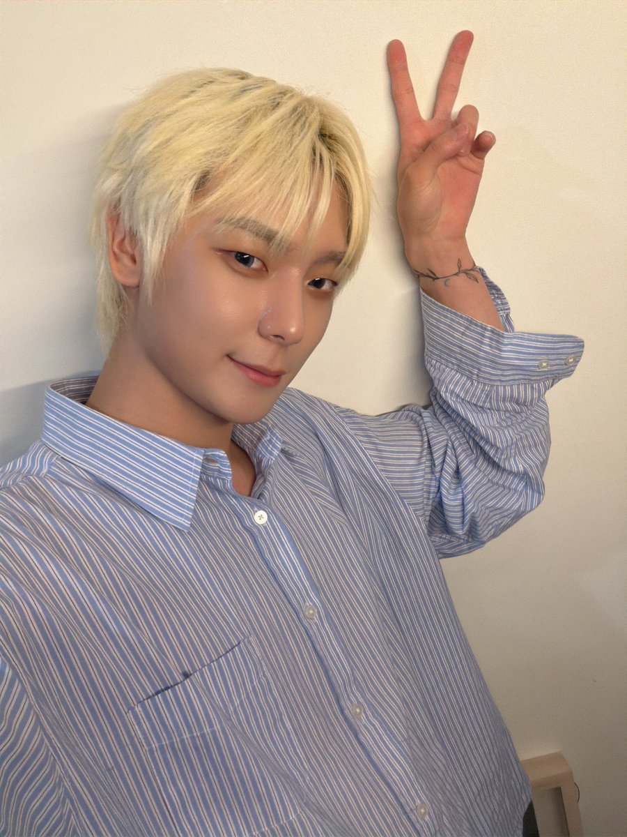 OmegaX_members's tweet photo. [#OX]

오늘 하루도 고생많아써 포애기 💙🌙

#OMEGA_X #오메가엑스
#제현 #JEHYUN https://t.co/p8p1mkiaXm