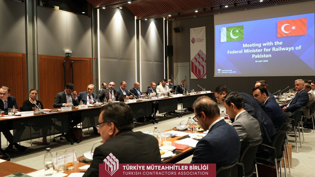 TMB_TCA's tweet photo. Pakistan Demiryolları Bakanı Sayın Muhammad Hanif Abbasi ve beraberindeki heyet, Birliğimizi ziyaret ederek Başkanımız M. Erdal Eren, Yönetim Kurulu Üyelerimiz ve üye firma temsilcilerimizle bir araya geldi. Toplantıda, Pakistan’da önümüzdeki dönemde gerçekleştirilmesi öngörülen demiryolu projelerine ilişkin üyelerimizle bilgi paylaşımında bulunuldu.

@MOR_Pakistan
@PakinTurkiye

#constructtheworld #TürkiyeMüteahhitlerBirliği #TurkishContractorsAssociation #ekonomininlokomotifi