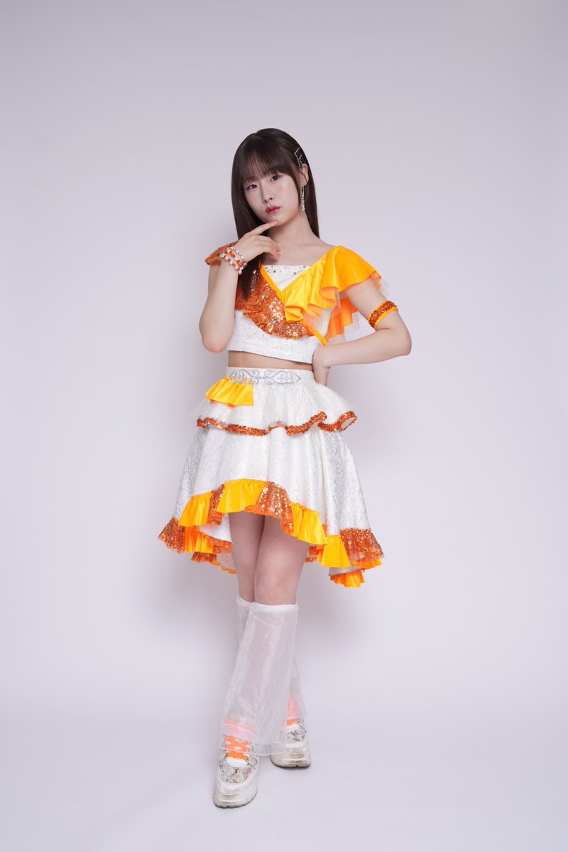 uug2_ami's tweet photo. #TIF2026 遂に開幕！暑さにもお気を付けて、皆さんが素敵な夏の思い出を沢山作れますように♡

#にきちゃん 新体制の幕開けは明日【8月1日】です❤️‍🔥

DOLL FACTORYでは新曲＆新衣装！今のうちに現衣装のお写真いっぱいぺたりんこしちゃお🧡✨ https://t.co/HfFkqS5XeQ