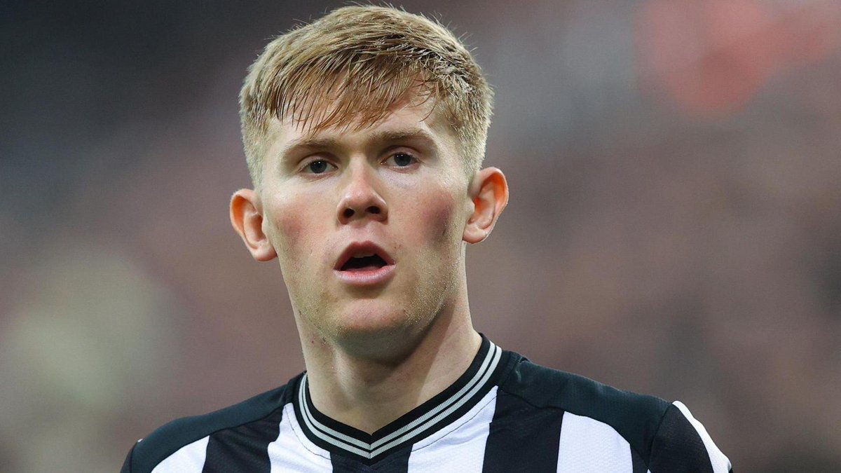 MatchDCentral's tweet photo. 🚨Manchester United are considering a move for Newcastle full-back Lewis Hall.

The 21-year-old is reportedly frustrated after missing out on England’s World Cup squad and could be open to a new challenge following Eddie Howe’s departure.

United view Hall as a long-term successor to Luke Shaw.

[@goal]