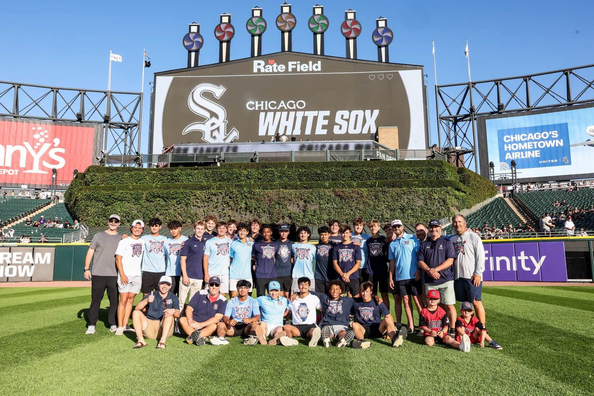 StRitaBaseball's tweet photo. Thank you to Jerry Reinsdorf and the @whitesox for the recognition before last night's walkoff win over the New York Yankees! #SRBaseball https://t.co/reFduTpgPj