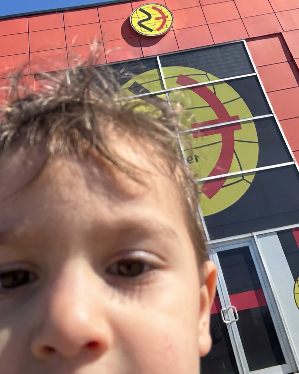 Eskisehirspor's tweet photo. Ess ES🖤❤️⚽️❤️kırmızış imşekkK https://t.co/QZC2feTULX
