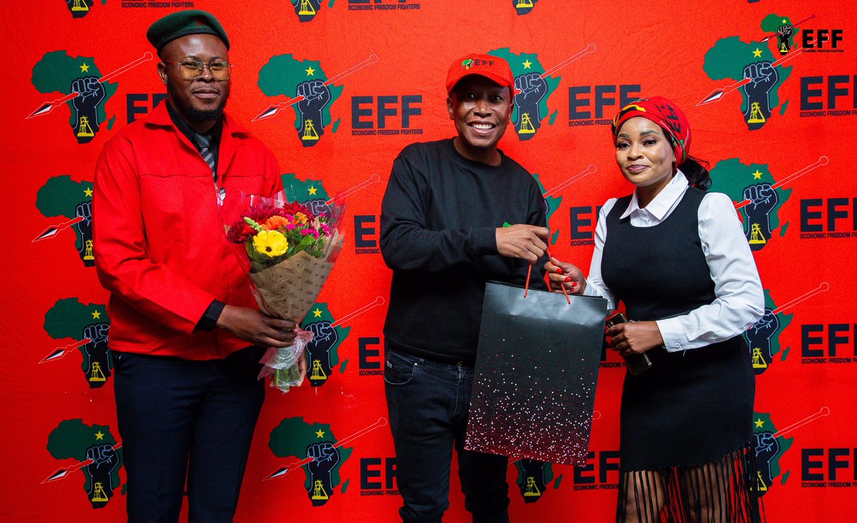 EFFSouthAfrica's tweet photo. ♦️In Pictures♦️

Fighters are people of their own word.

@MapulaMokgosang and @ApstDeza today delivered shoes to the President @Julius_S_Malema on behalf of Fighters. This is a promise and commitment they made after Grok said the CIC was wearing R800 pair of shoes. 

Thank you Fighters. You are a reflection of what the EFF stands. We make commitments and deliver.

#EFFPresser