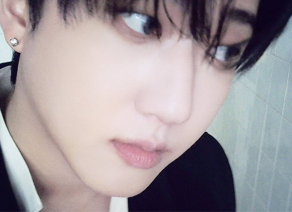 spearhyunnie's tweet photo. THIS PHOTO OF CHANGBIN IS SO CUTE https://t.co/UrdXTzvjr8
